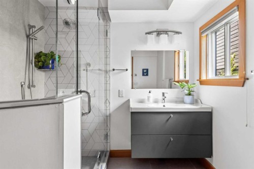 1712 11Th Avenue, Canmore, AB - Indoor Photo Showing Bathroom