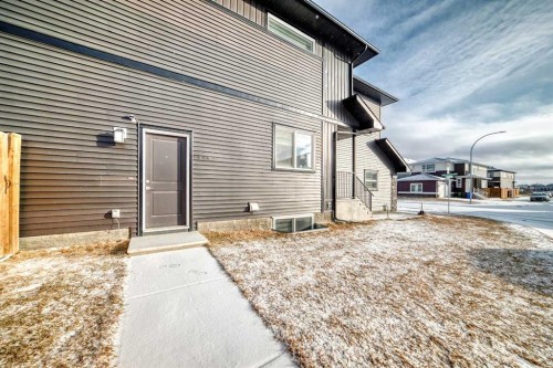 6 Corner Meadows Grove Ne, Calgary, AB - Outdoor