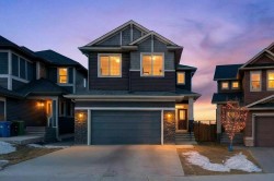 139 Evansglen Circle NW Calgary, AB T3P 0W8