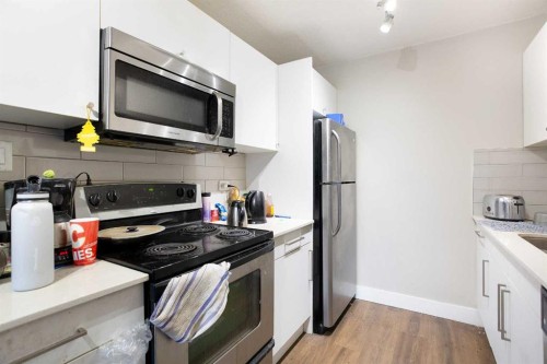 2D-515 17 Avenue Sw, Calgary, AB - Indoor Photo Showing Kitchen