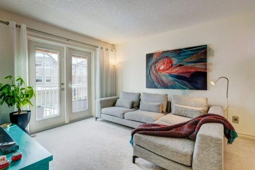 105 Inglewood Grove Se, Calgary, AB - Indoor Photo Showing Living Room