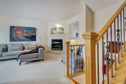 105 Inglewood Grove Se, Calgary, AB - Indoor With Fireplace