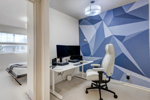 105 Inglewood Grove Se, Calgary, AB - Indoor Photo Showing Office