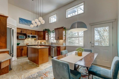 105 Inglewood Grove Se, Calgary, AB - Indoor Photo Showing Dining Room
