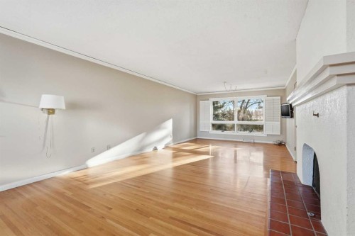 327 Willow Ridge Place Se, Calgary, AB - Indoor Photo Showing Other Room