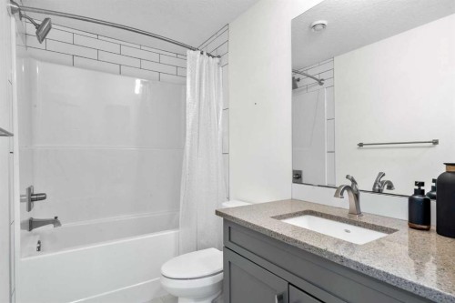 950 Mahogany Boulevard Se, Calgary, AB - Indoor Photo Showing Bathroom