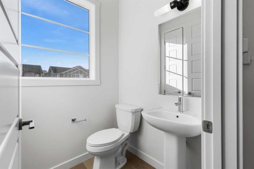 13 Waterford Glen, Chestermere, AB - Indoor Photo Showing Bathroom