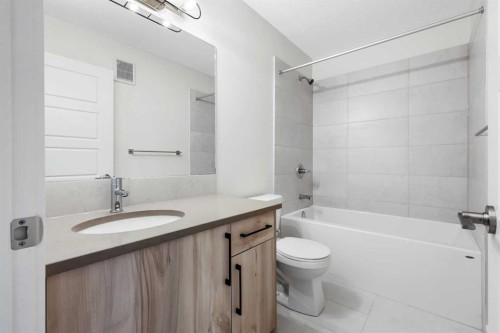 13 Waterford Glen, Chestermere, AB - Indoor Photo Showing Bathroom