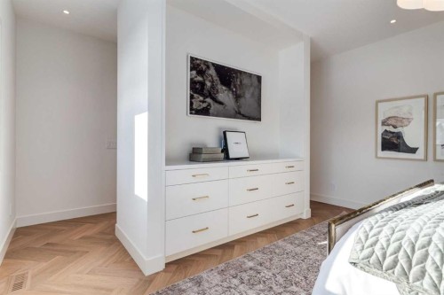 120 Greenwich Heath Nw, Calgary, AB - Indoor Photo Showing Bedroom