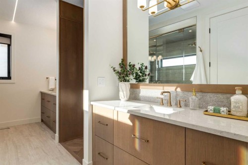 120 Greenwich Heath Nw, Calgary, AB - Indoor Photo Showing Bathroom