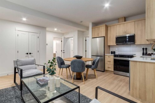 120 Greenwich Heath Nw, Calgary, AB - Indoor Photo Showing Kitchen