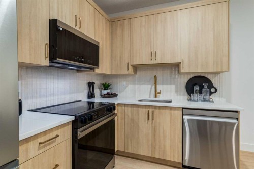 120 Greenwich Heath Nw, Calgary, AB - Indoor Photo Showing Kitchen