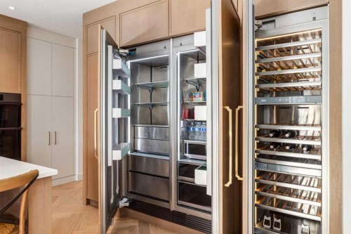 120 Greenwich Heath Nw, Calgary, AB - Indoor Photo Showing Other Room