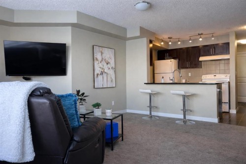 2103-625 Glenbow Drive, Cochrane, AB - Indoor Photo Showing Kitchen