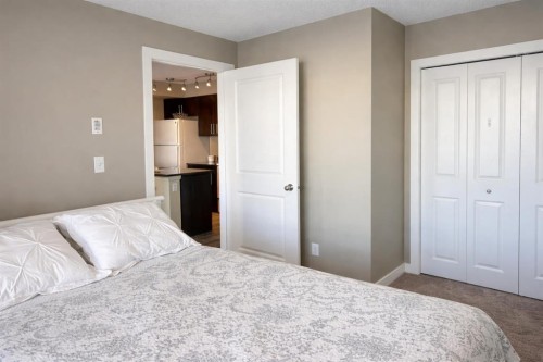 2103-625 Glenbow Drive, Cochrane, AB - Indoor Photo Showing Bedroom