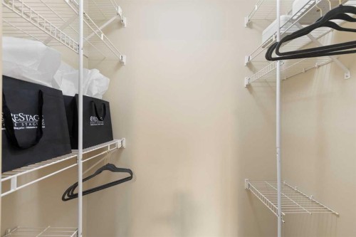 4104-10 Prestwick Bay Se, Calgary, AB - Indoor With Storage