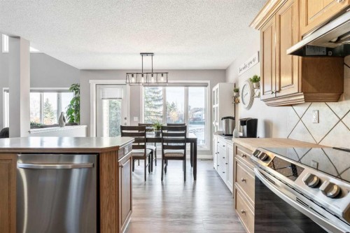 9 Hidden Valley Crescent Nw, Calgary, AB - Indoor Photo Showing Kitchen