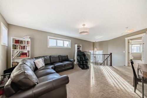 4 Auburn Sound Court Se, Calgary, AB - Indoor Photo Showing Living Room