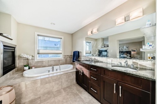4 Auburn Sound Court Se, Calgary, AB - Indoor Photo Showing Bathroom