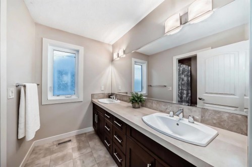 4 Auburn Sound Court Se, Calgary, AB - Indoor Photo Showing Bathroom