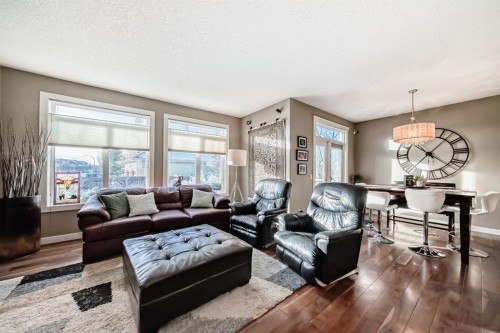 4 Auburn Sound Court Se, Calgary, AB - Indoor Photo Showing Living Room