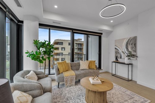 513-8375 Broadcast Avenue Sw, Calgary, AB - Indoor Photo Showing Living Room