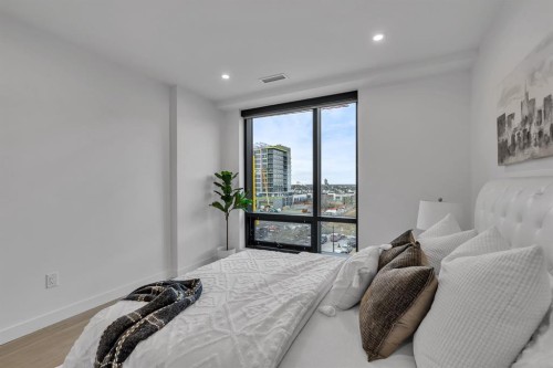 513-8375 Broadcast Avenue Sw, Calgary, AB - Indoor Photo Showing Bedroom