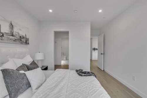 513-8375 Broadcast Avenue Sw, Calgary, AB - Indoor Photo Showing Bedroom
