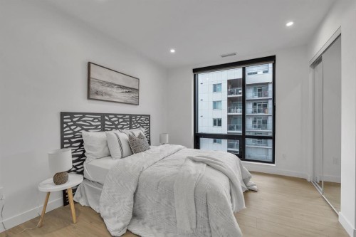 513-8375 Broadcast Avenue Sw, Calgary, AB - Indoor Photo Showing Bedroom