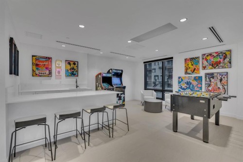 513-8375 Broadcast Avenue Sw, Calgary, AB - Indoor Photo Showing Other Room