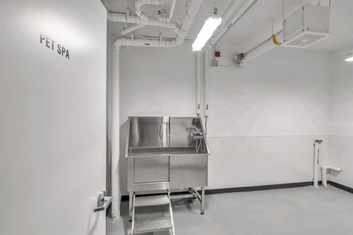 513-8375 Broadcast Avenue Sw, Calgary, AB - Indoor