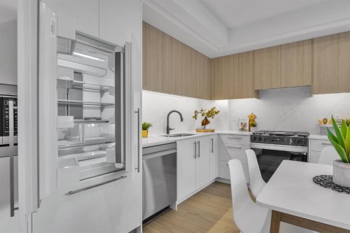513-8375 Broadcast Avenue Sw, Calgary, AB - Indoor Photo Showing Kitchen With Upgraded Kitchen