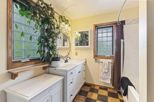717 East Road, Standard, AB - Indoor Photo Showing Laundry Room