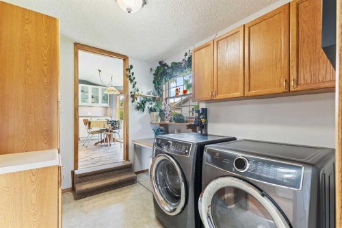 717 East Road, Standard, AB - Indoor Photo Showing Laundry Room