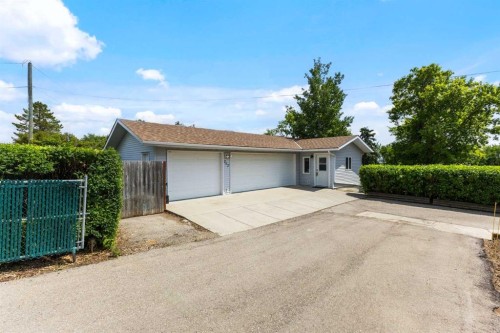 717 East Road, Standard, AB - Outdoor