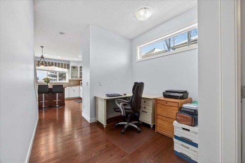 28 Evansview Manor Nw, Calgary, AB - Indoor Photo Showing Other Room