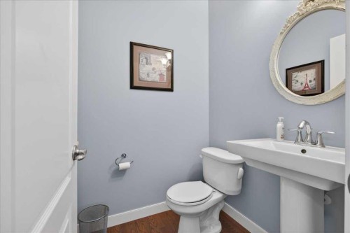 28 Evansview Manor Nw, Calgary, AB - Indoor Photo Showing Bathroom