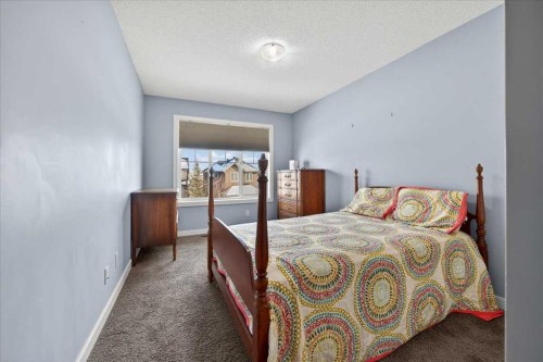 28 Evansview Manor Nw, Calgary, AB - Indoor Photo Showing Bedroom