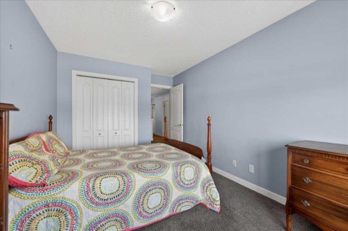 28 Evansview Manor Nw, Calgary, AB - Indoor Photo Showing Bedroom