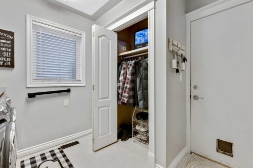 7 Mountain Park Circle Se, Calgary, AB - Indoor Photo Showing Other Room