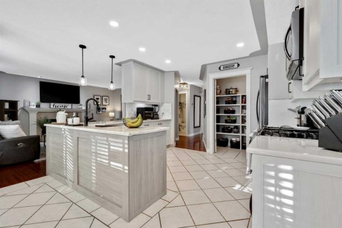 7 Mountain Park Circle Se, Calgary, AB - Indoor Photo Showing Kitchen