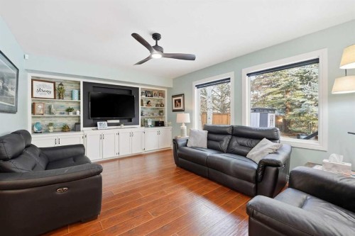 188 Millrise Drive Sw, Calgary, AB - Indoor Photo Showing Living Room