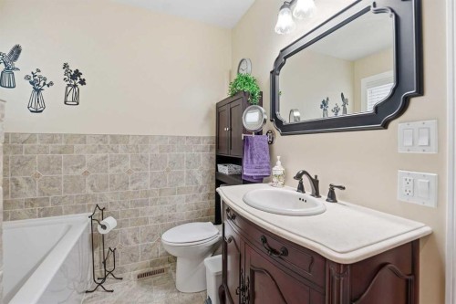 188 Millrise Drive Sw, Calgary, AB - Indoor Photo Showing Bathroom