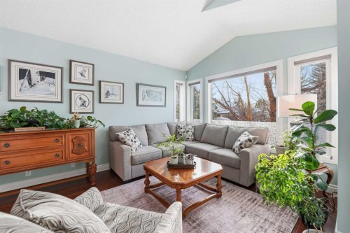 188 Millrise Drive Sw, Calgary, AB - Indoor Photo Showing Living Room