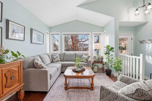 188 Millrise Drive Sw, Calgary, AB - Indoor Photo Showing Living Room