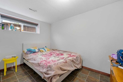 280 Windermere Drive, Chestermere, AB - Indoor Photo Showing Bedroom