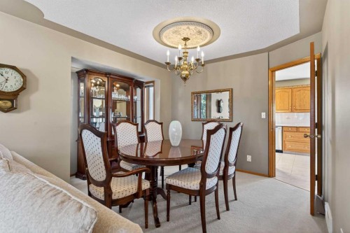 116 Hampshire Grove Nw, Calgary, AB - Indoor Photo Showing Dining Room