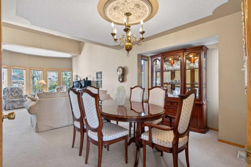 116 Hampshire Grove Nw, Calgary, AB - Indoor Photo Showing Dining Room