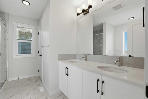 117 Clearwater Terrace, Chestermere, AB - Indoor Photo Showing Bathroom