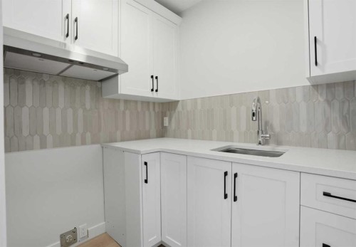 117 Clearwater Terrace, Chestermere, AB - Indoor Photo Showing Kitchen